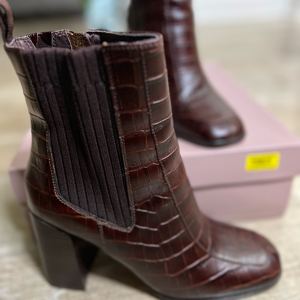 Deltan Leather Chunky Heel Above-Ankle Boots